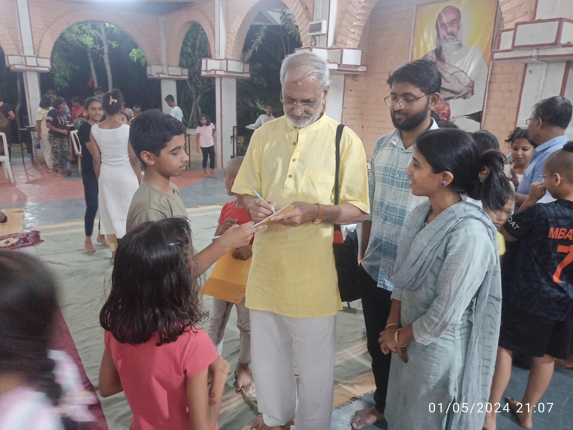 Litterateur Baba Bhand sir guiding children